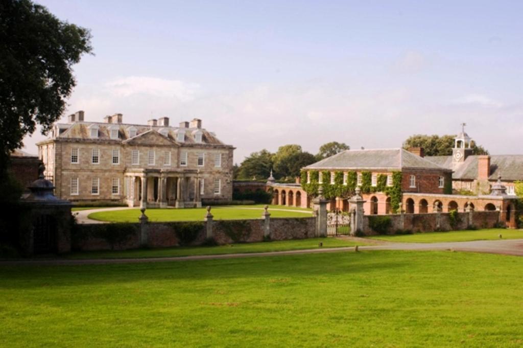 The Millstones Country Hotel & Restaurant Plymouth Exterior photo